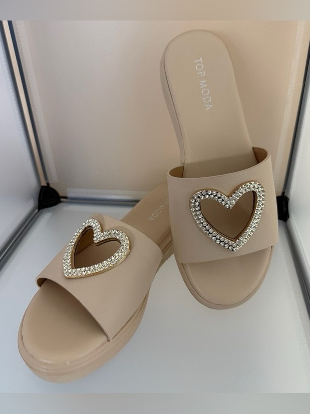Top Moda Women's Heart Shape Platform Sandals Nude Size 5.5